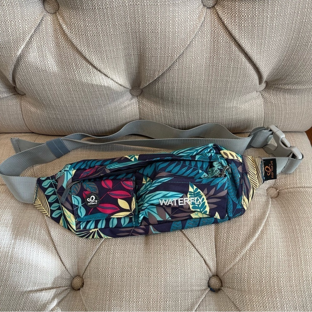 WATERFLY Lightweight Water Resistant Fanny Pack 1L Green